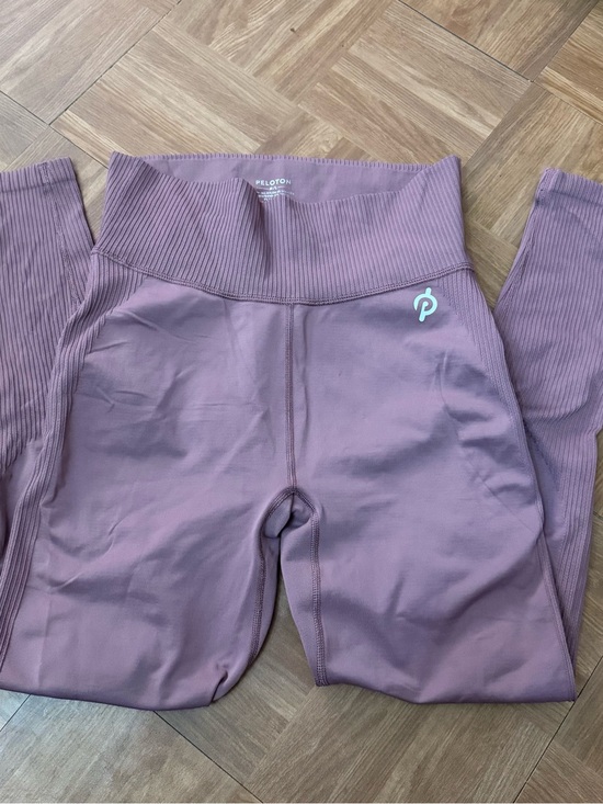 Peloton Pants - Mauve Peloton ribbed leggings, size M/L
